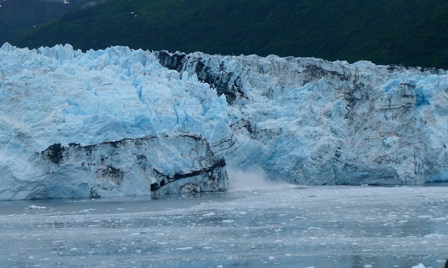 横浜港 出発 /世界へ